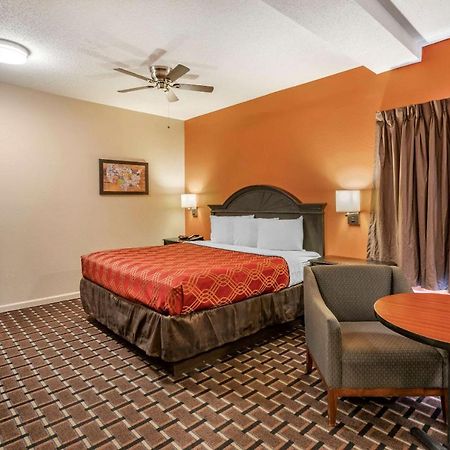 Econo Lodge Inn & Suites Granite City Экстерьер фото