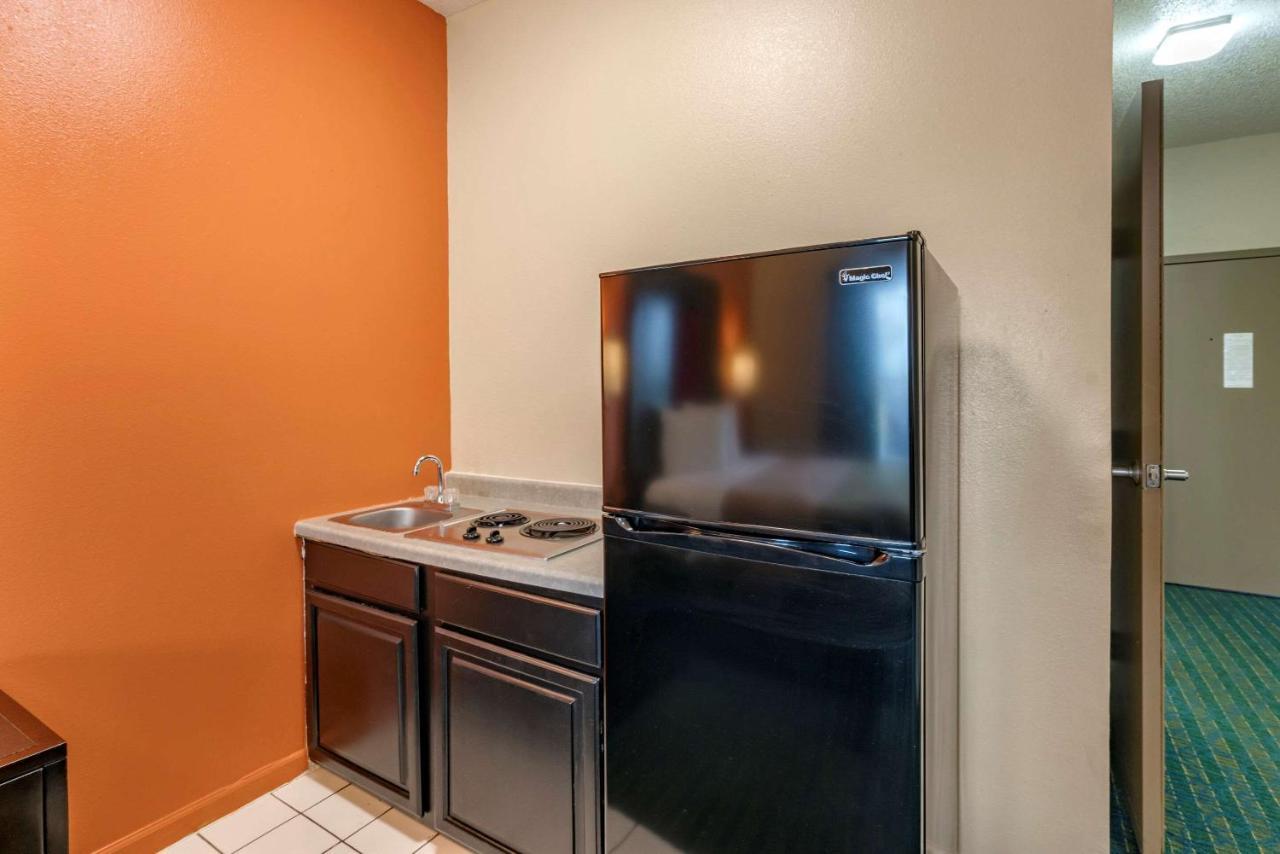 Econo Lodge Inn & Suites Granite City Экстерьер фото