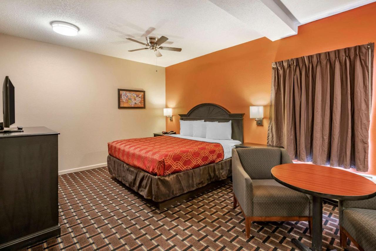 Econo Lodge Inn & Suites Granite City Экстерьер фото