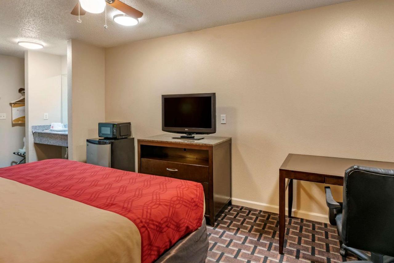 Econo Lodge Inn & Suites Granite City Экстерьер фото