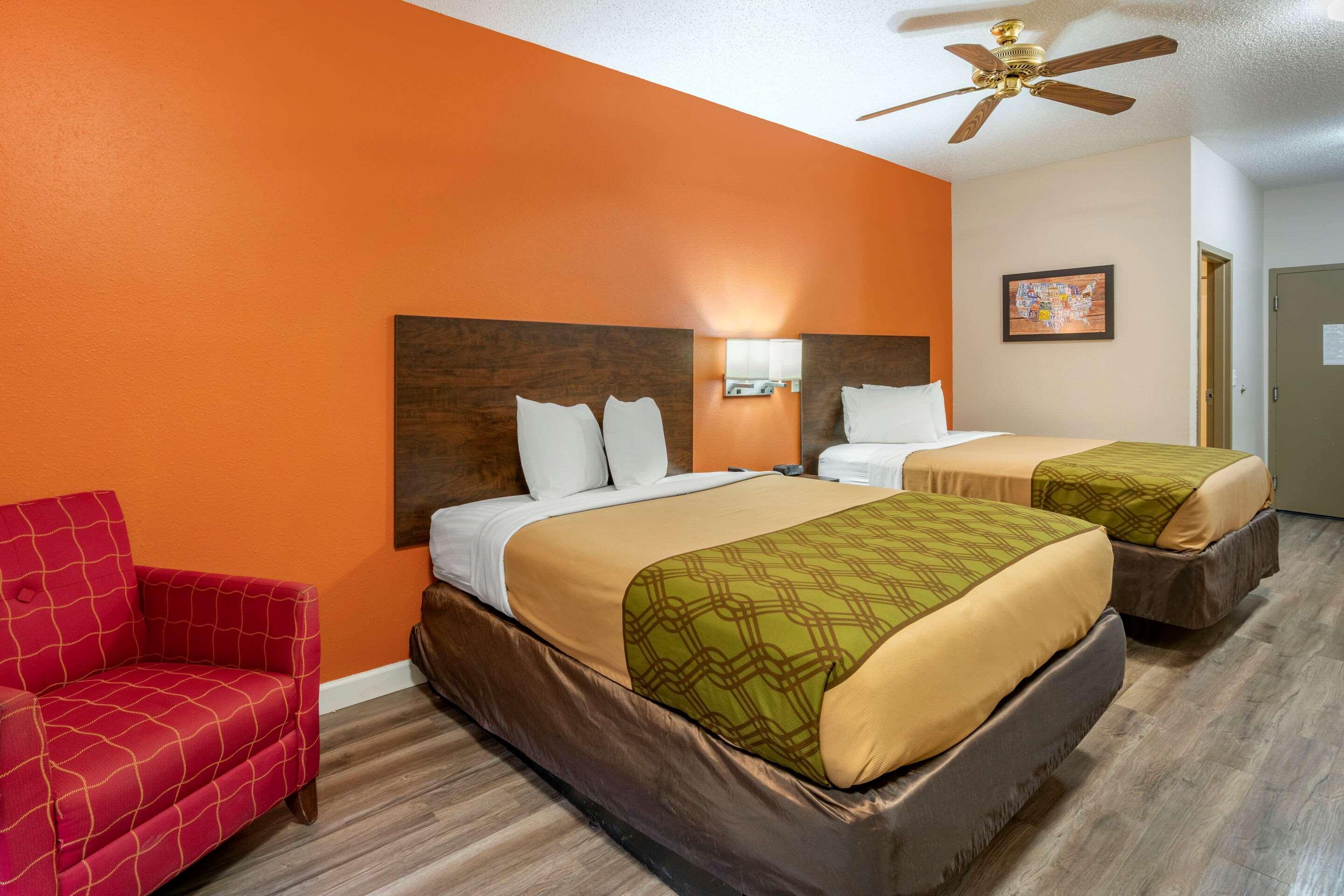 Econo Lodge Inn & Suites Granite City Экстерьер фото