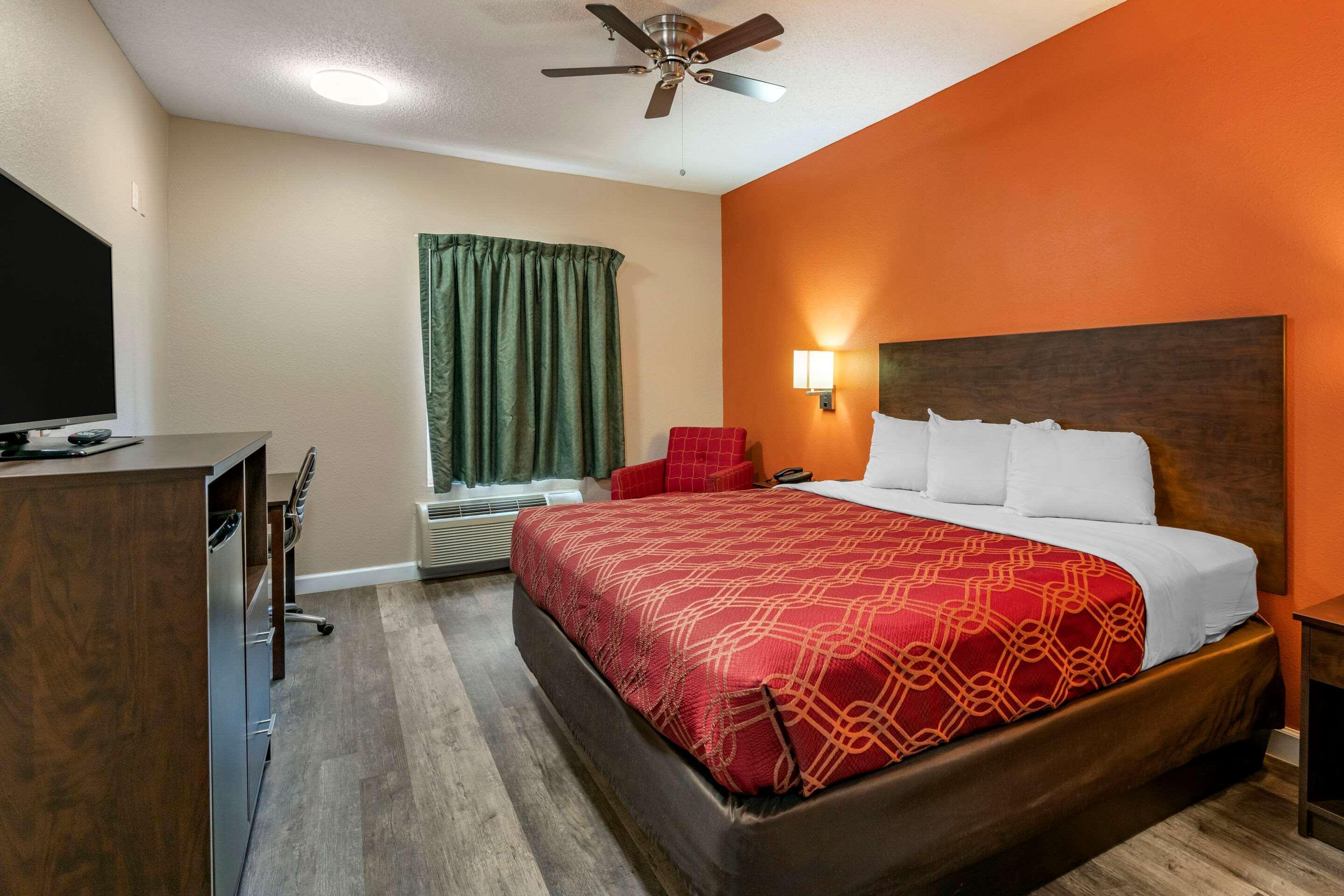 Econo Lodge Inn & Suites Granite City Экстерьер фото