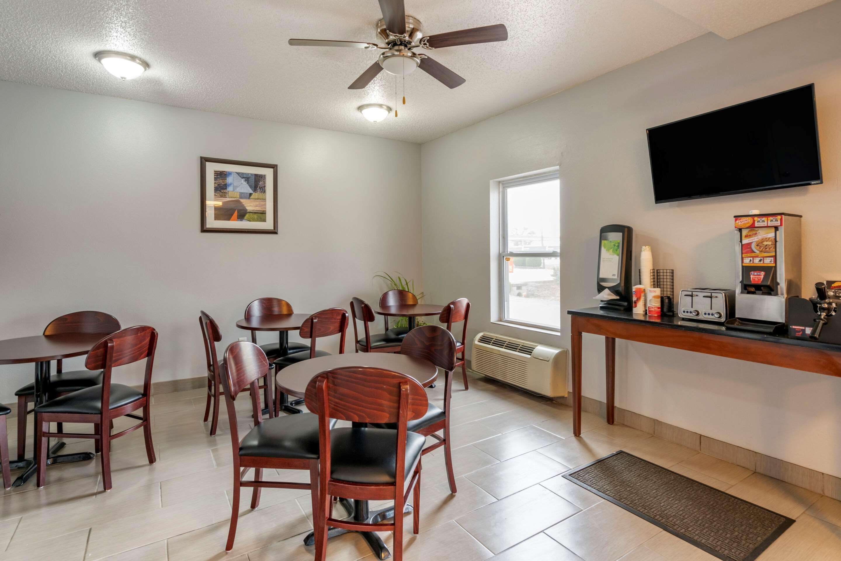 Econo Lodge Inn & Suites Granite City Экстерьер фото