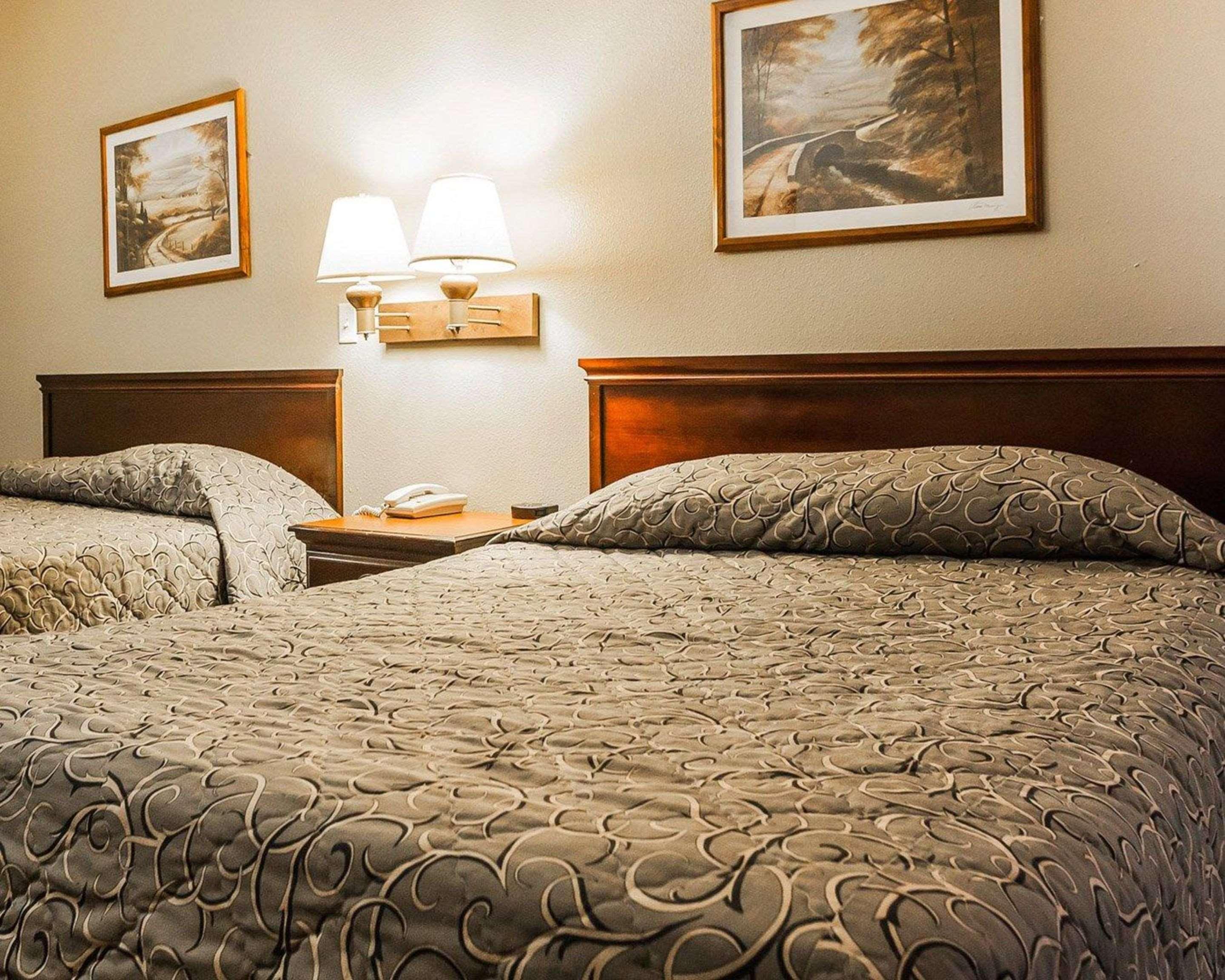 Econo Lodge Inn & Suites Granite City Экстерьер фото