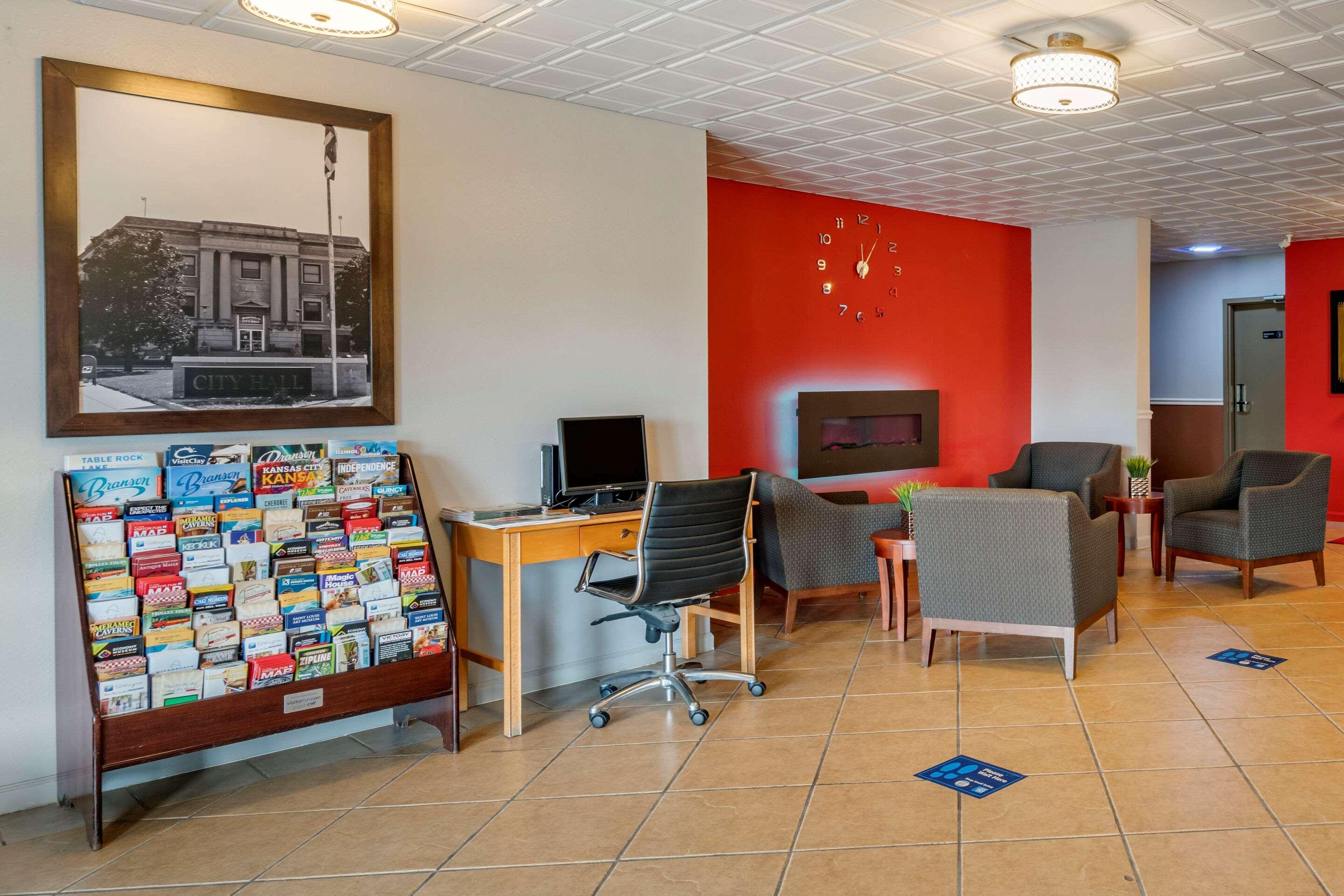 Econo Lodge Inn & Suites Granite City Экстерьер фото