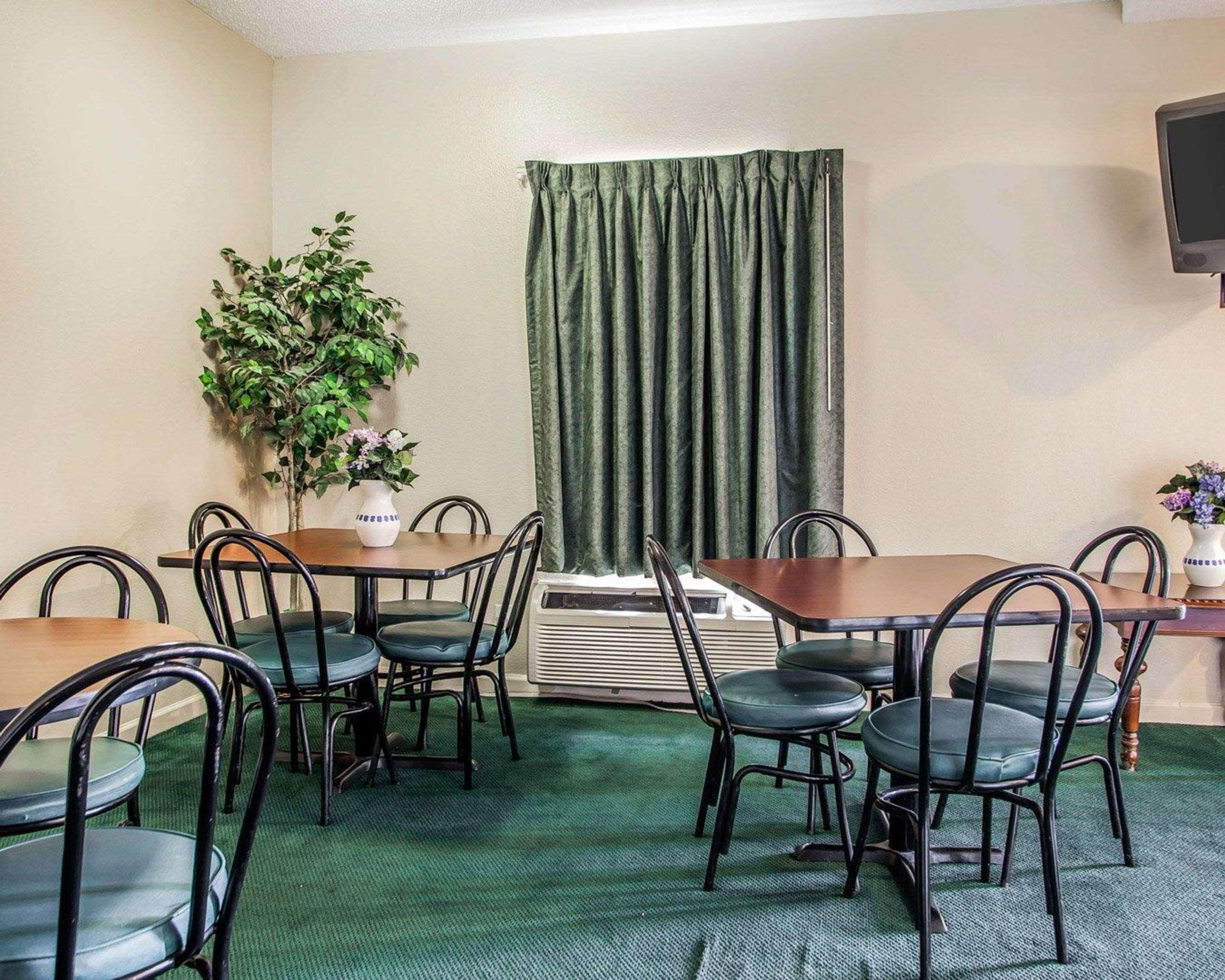 Econo Lodge Inn & Suites Granite City Экстерьер фото