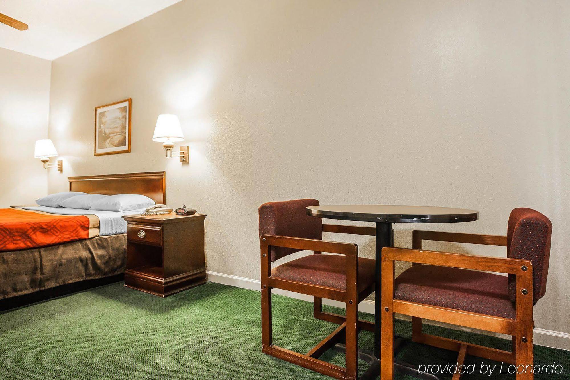 Econo Lodge Inn & Suites Granite City Экстерьер фото