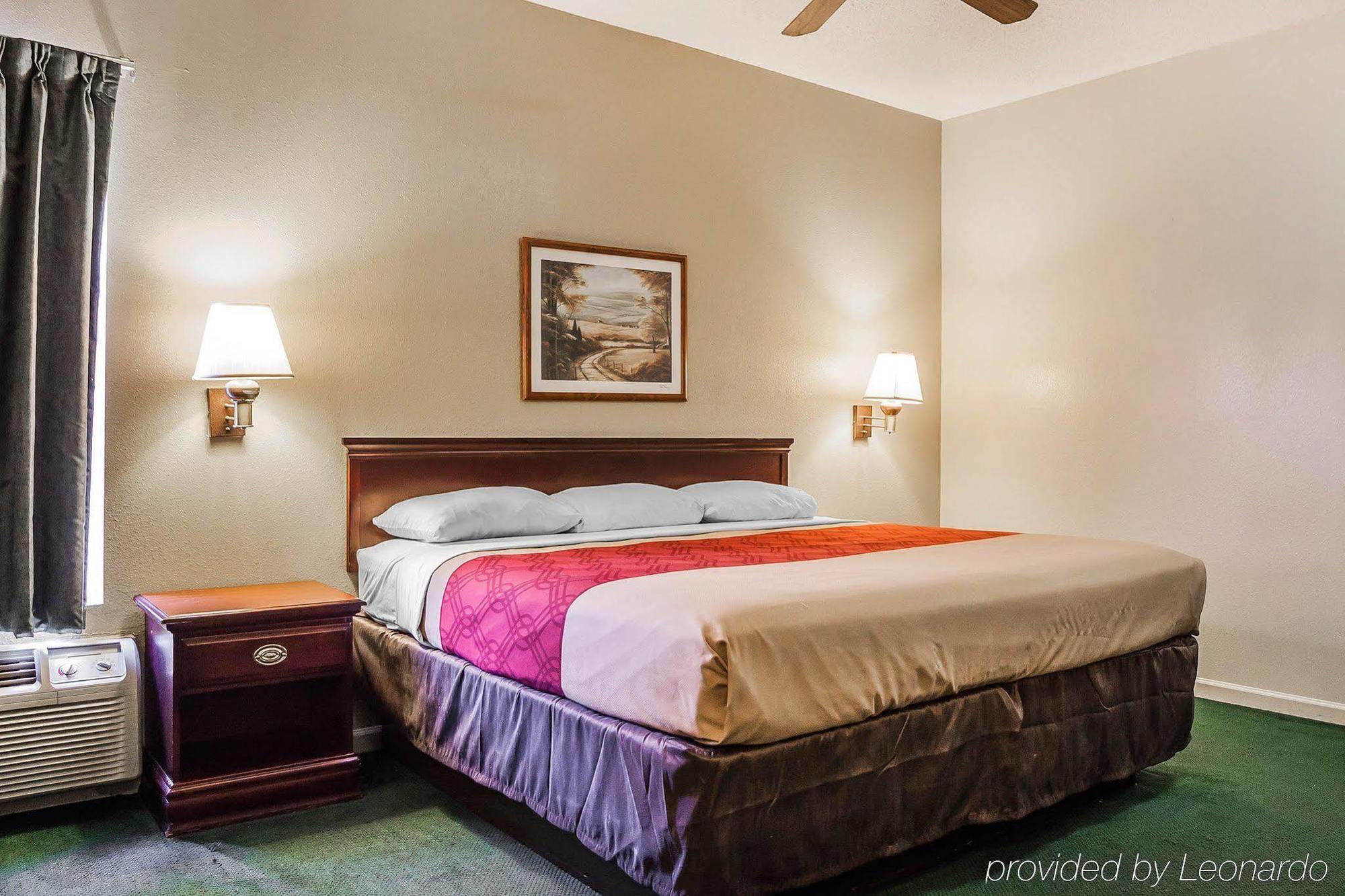 Econo Lodge Inn & Suites Granite City Экстерьер фото