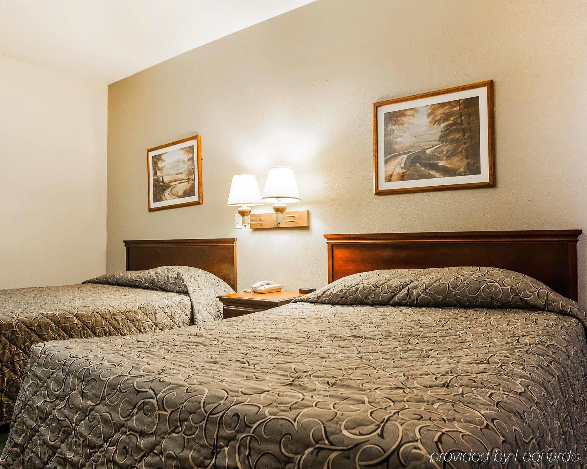 Econo Lodge Inn & Suites Granite City Экстерьер фото